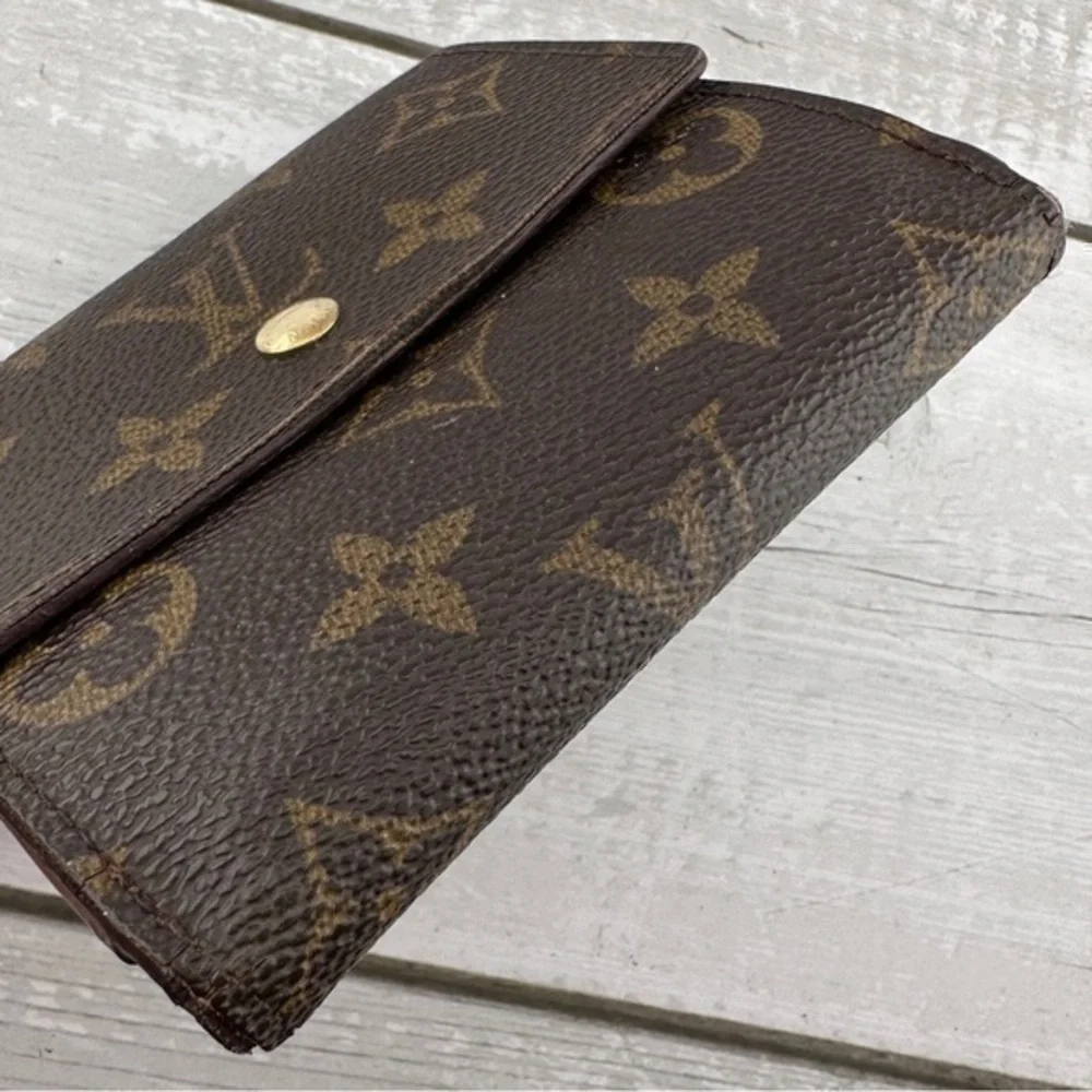 AUTHENTIC Louis Vuitton Elise compact wallet. Monogram canvas.
